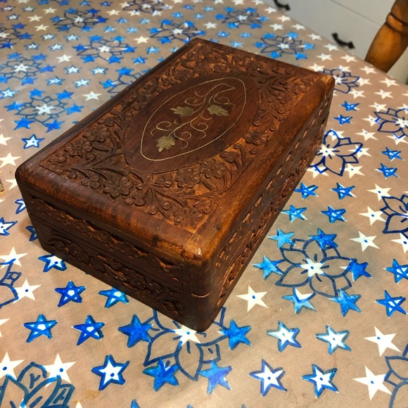 Set of 2 Carved Wooden boxes (India) - Picture 3 of 9